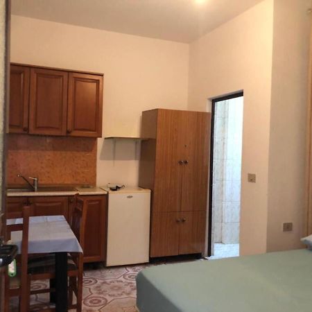 Vila Osmenaj Rent Room Or Apartment Вльора Екстер'єр фото