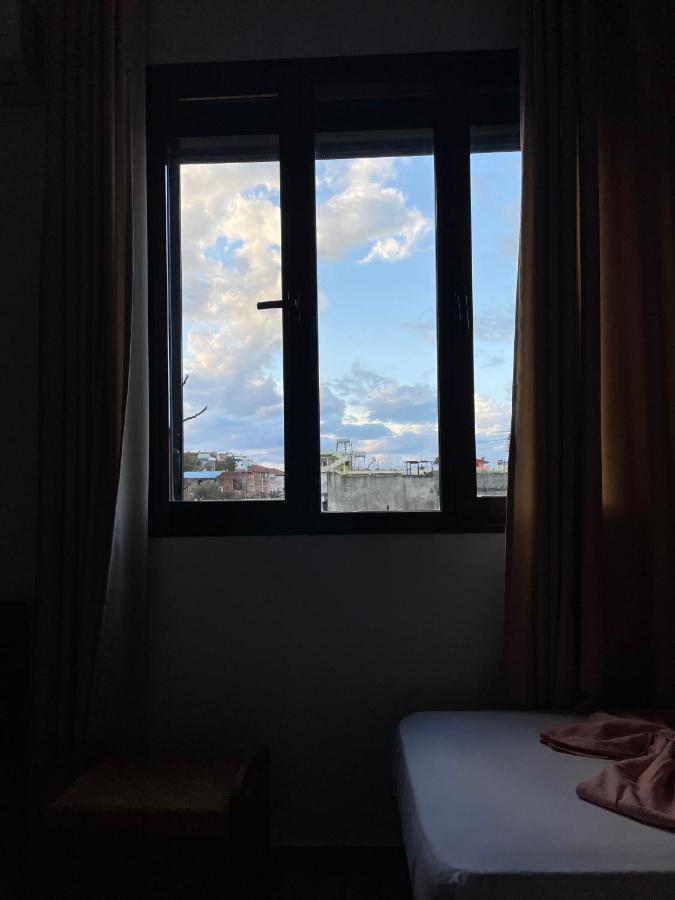 Vila Osmenaj Rent Room Or Apartment Вльора Екстер'єр фото