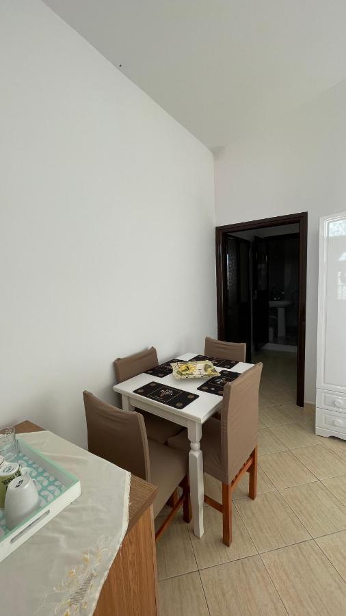 Vila Osmenaj Rent Room Or Apartment Вльора Екстер'єр фото