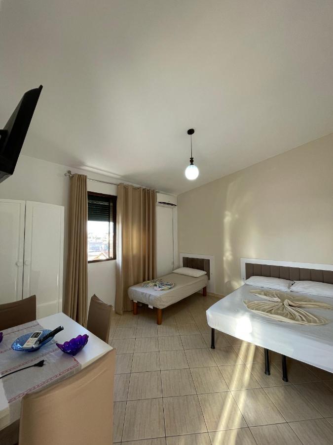 Vila Osmenaj Rent Room Or Apartment Вльора Екстер'єр фото