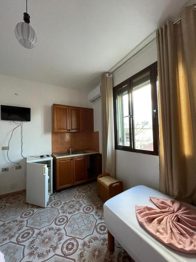 Vila Osmenaj Rent Room Or Apartment Вльора Екстер'єр фото