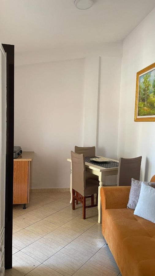 Vila Osmenaj Rent Room Or Apartment Вльора Екстер'єр фото